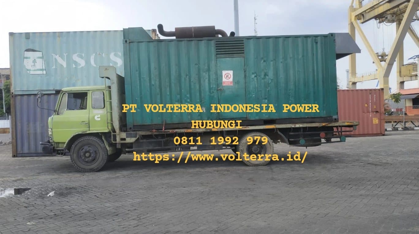 Mobilisasi genset kontainer ke lokasi proyek