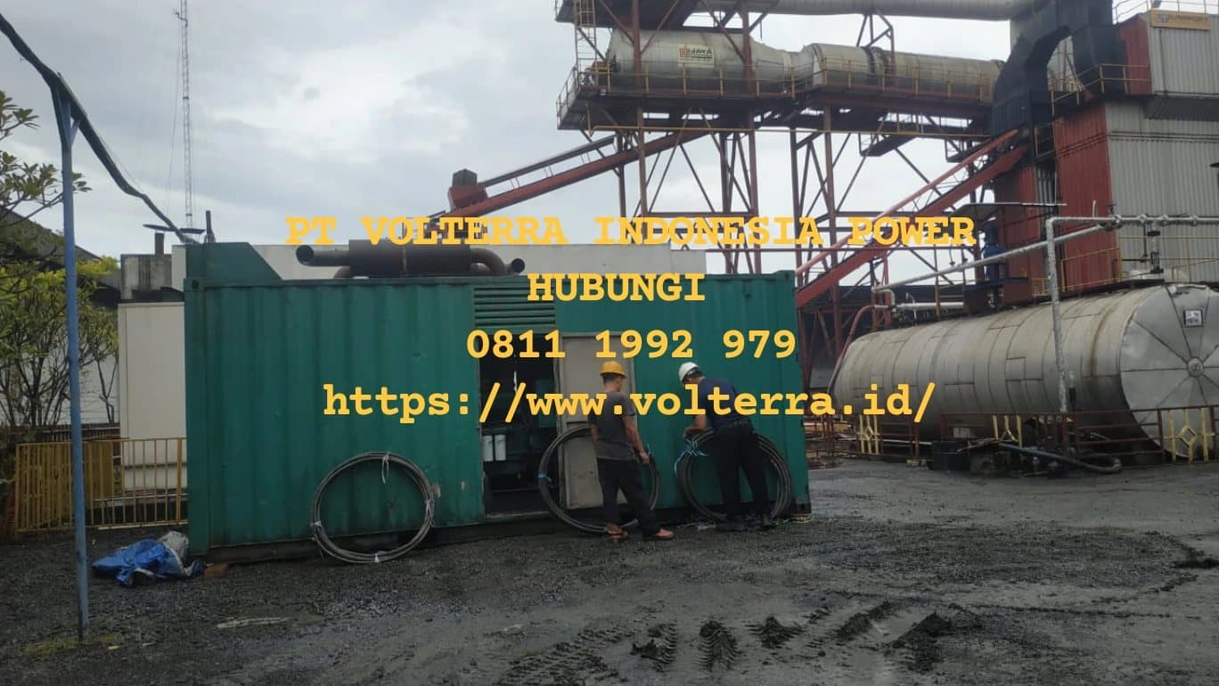 Genset kontainer beroperasi di area industri